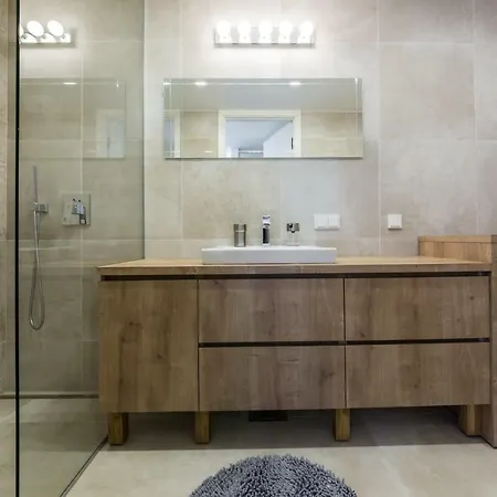 Premium Apartment *